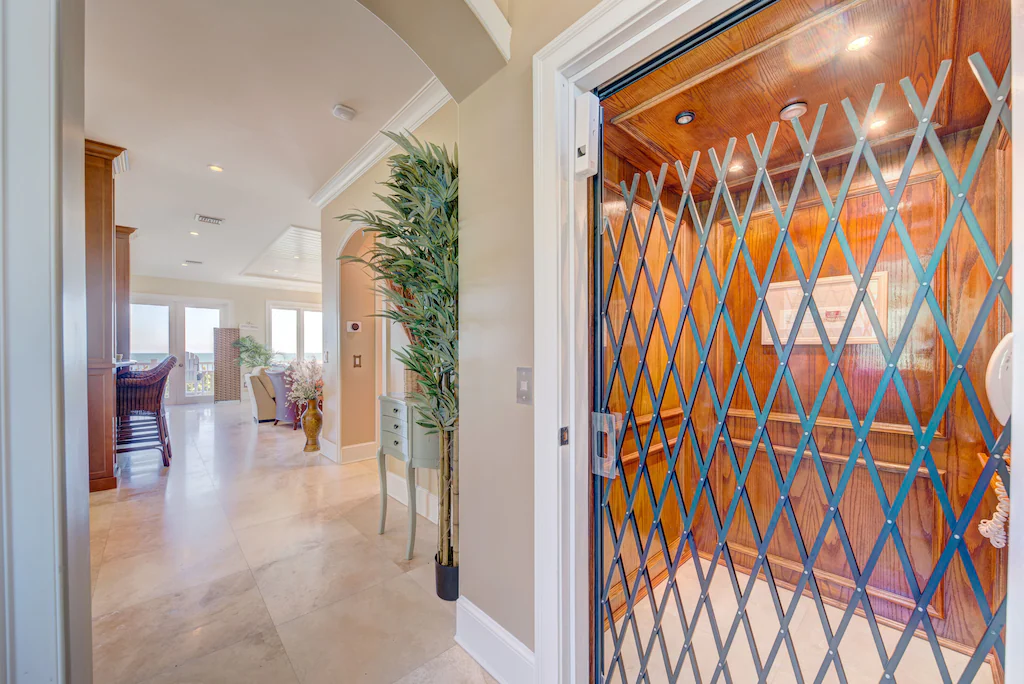 All four stories are connected by an elevator (view on level 2, E to bar/living room/ocean).
