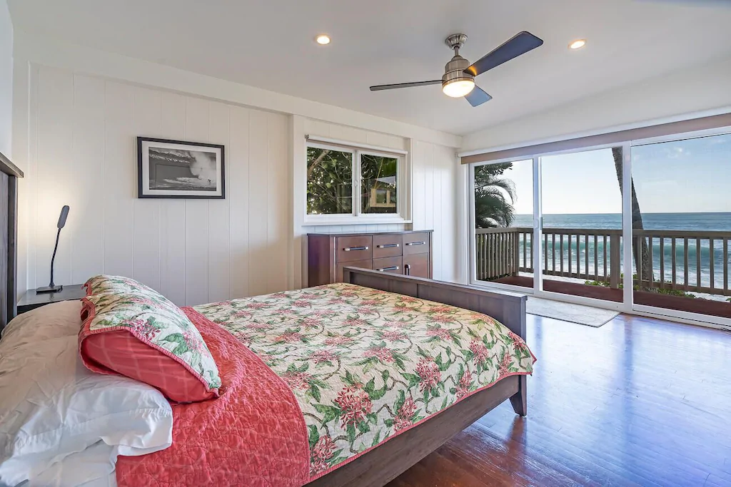 The master bedroom with its balcony