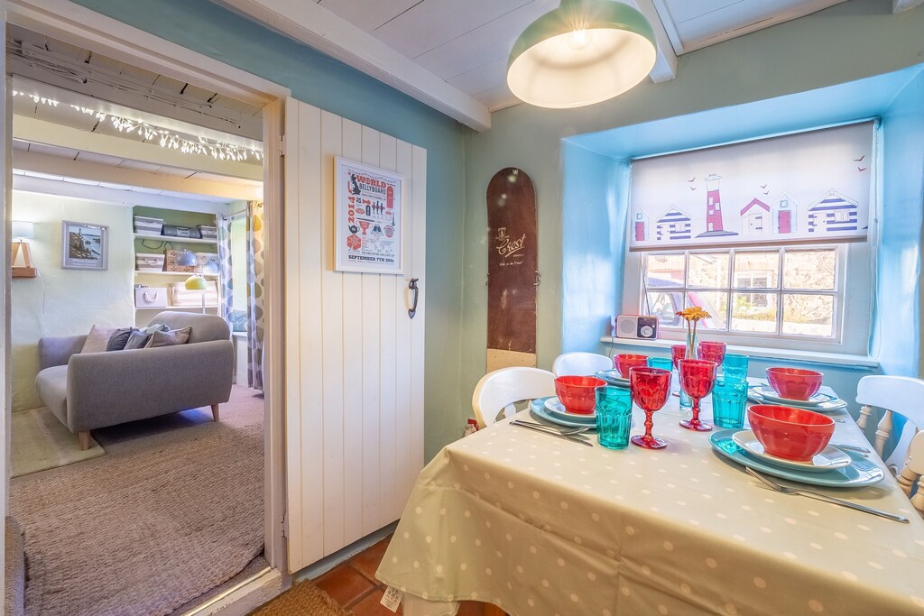 Four-person dining table and seats